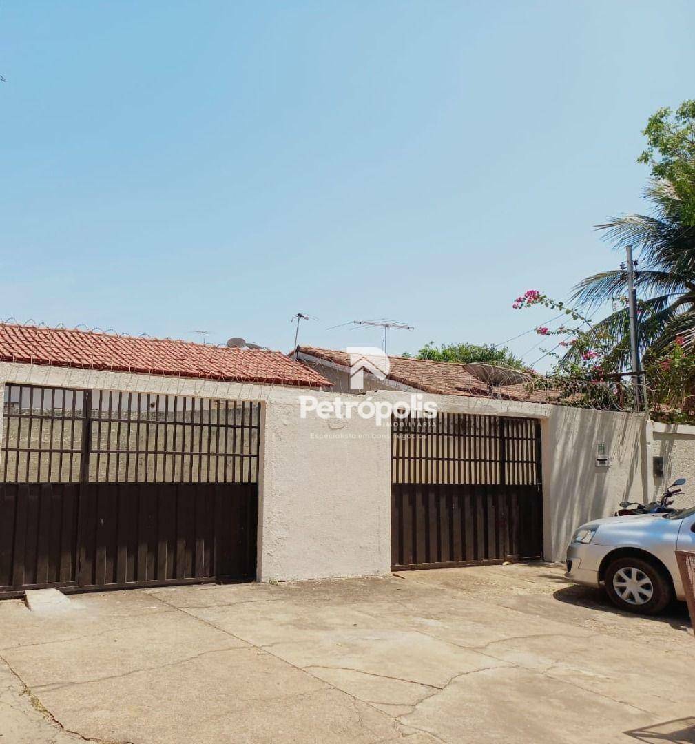 Casa à venda com 3 quartos, 250m² - Foto 1