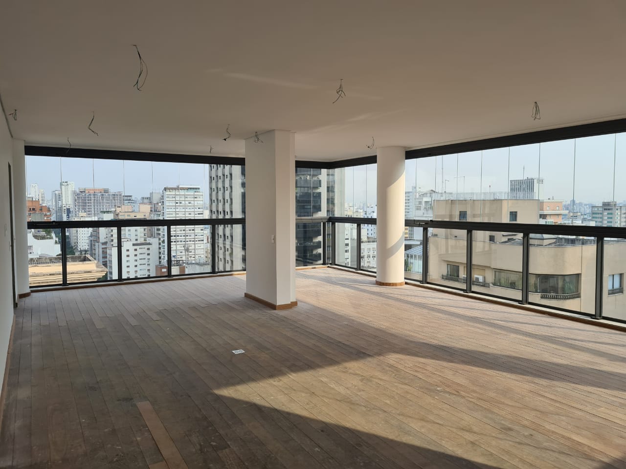 Apartamento à venda com 3 quartos, 205m² - Foto 1