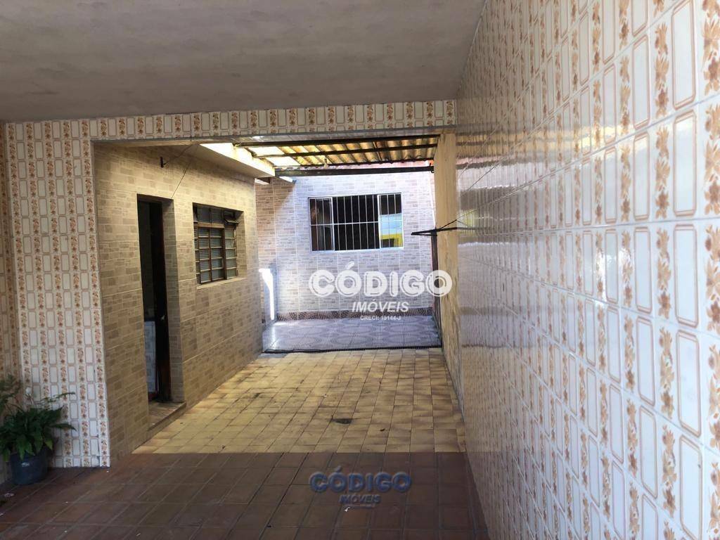 Sobrado à venda com 4 quartos, 200m² - Foto 1