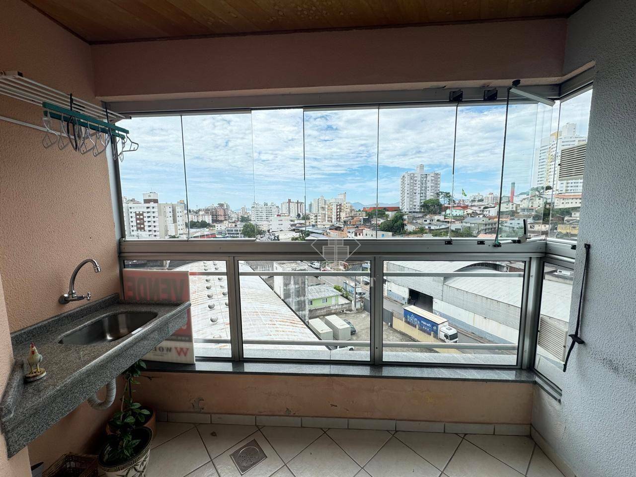 Apartamento à venda com 3 quartos, 65m² - Foto 3