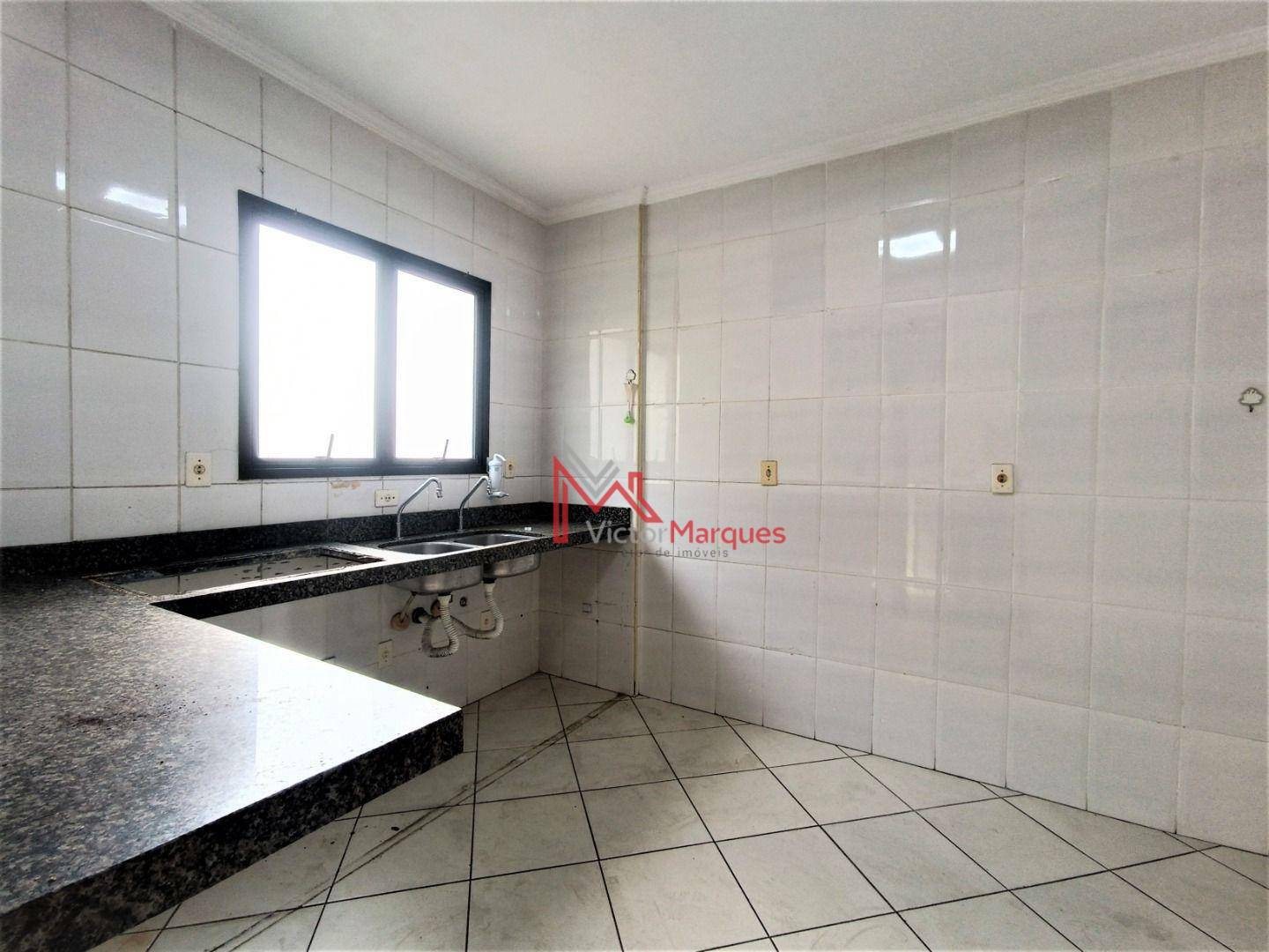 Apartamento para alugar com 3 quartos, 125m² - Foto 12