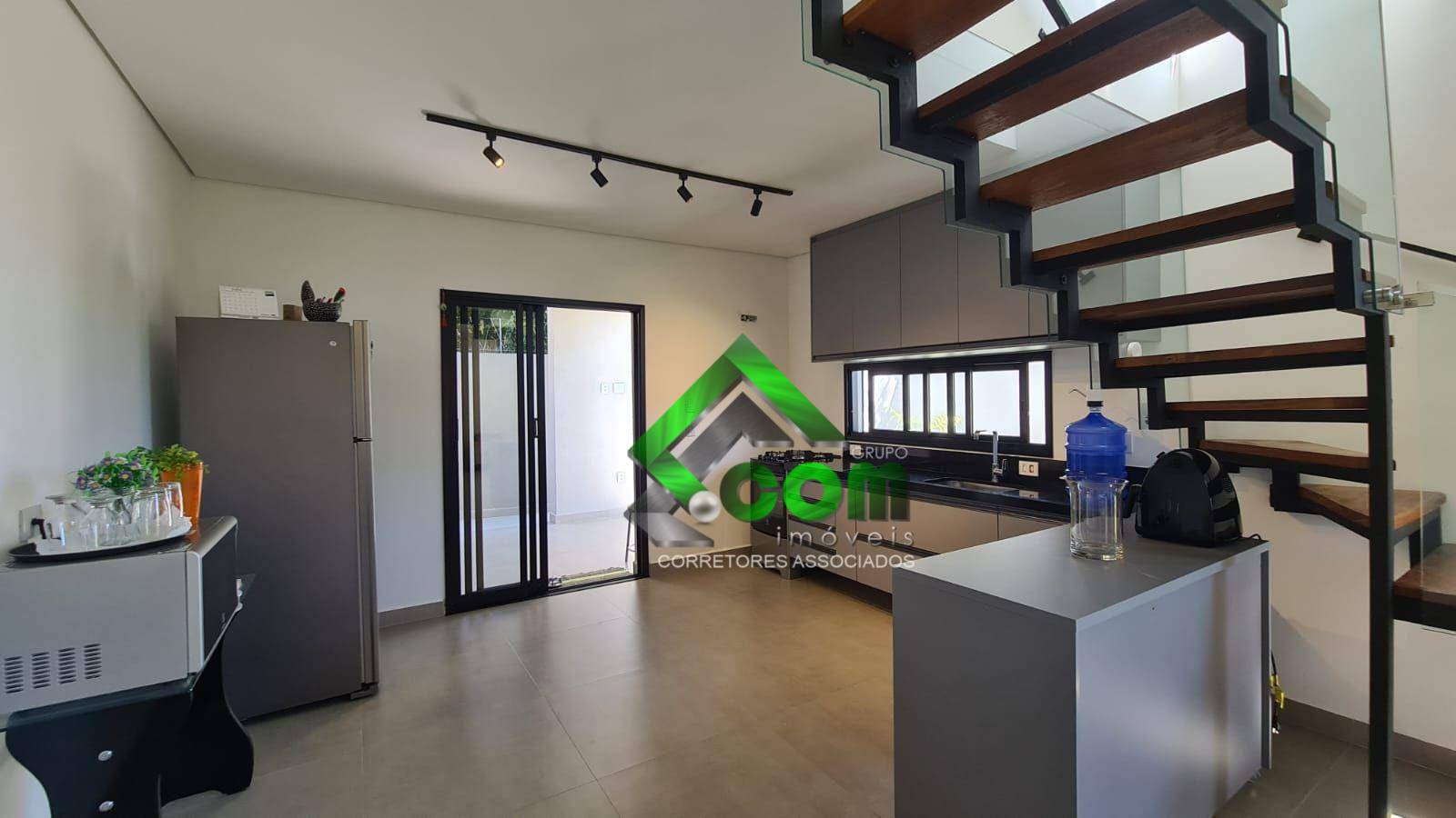 Casa à venda com 3 quartos, 133m² - Foto 2