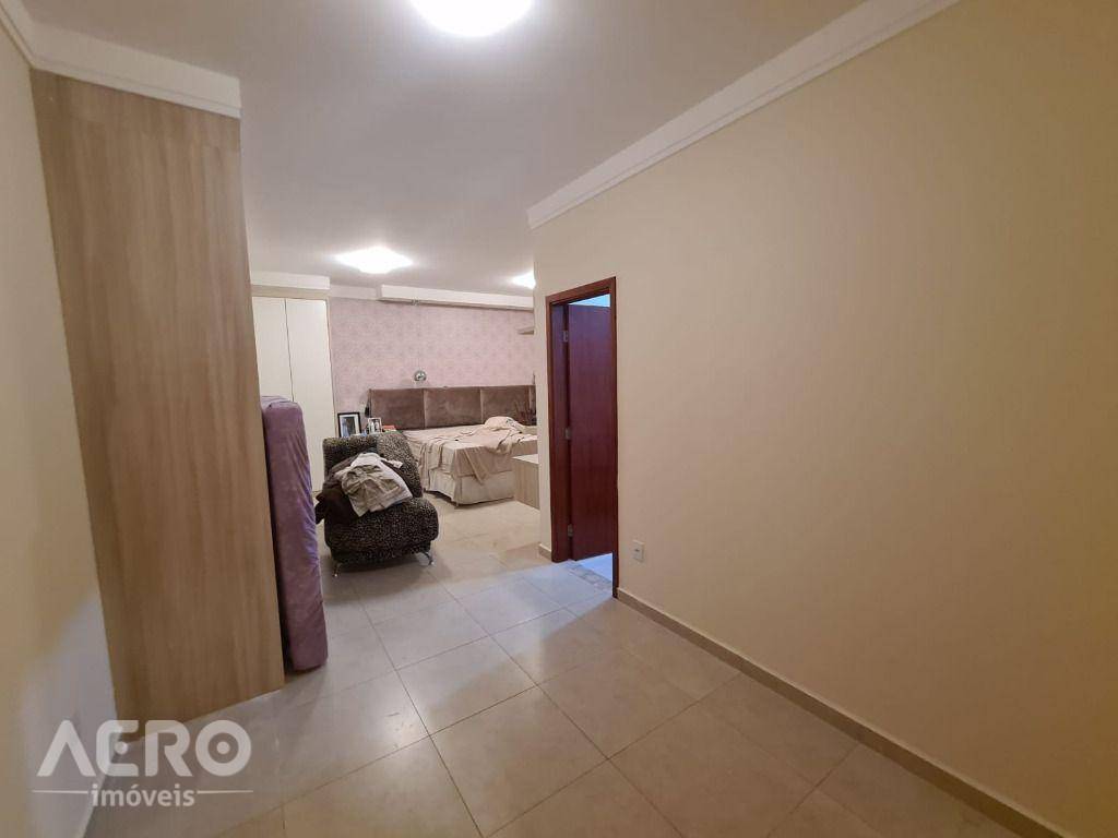 Casa de Condomínio à venda com 3 quartos, 220m² - Foto 4