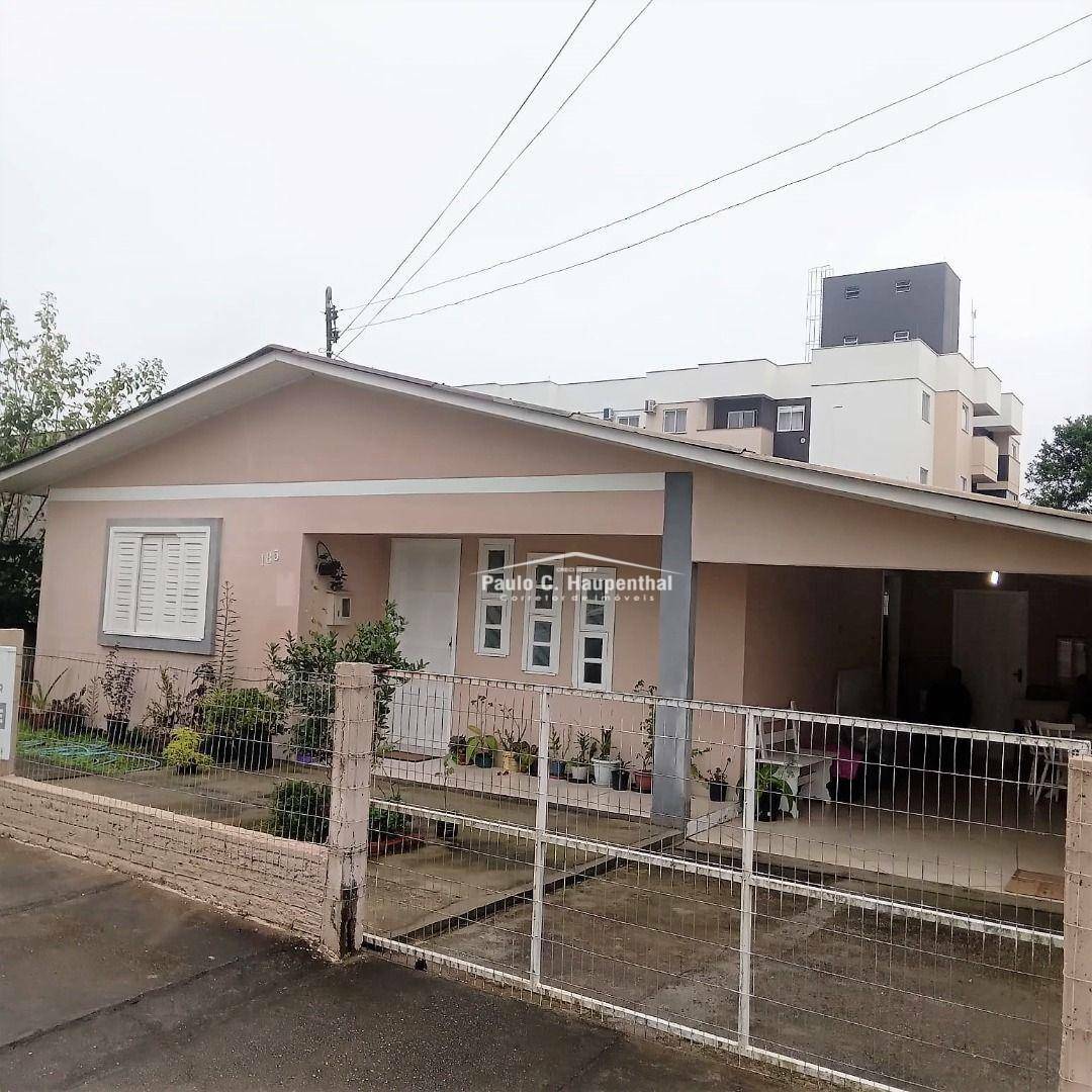 Casa à venda com 3 quartos, 300m² - Foto 1