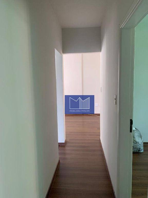 Apartamento à venda com 2 quartos, 70m² - Foto 2