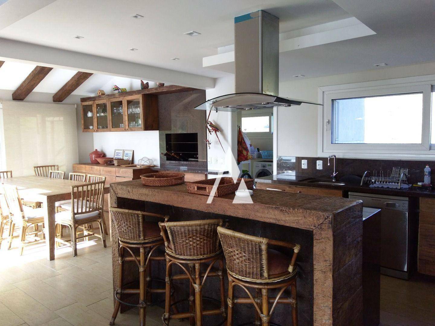 Casa à venda com 4 quartos, 228m² - Foto 2