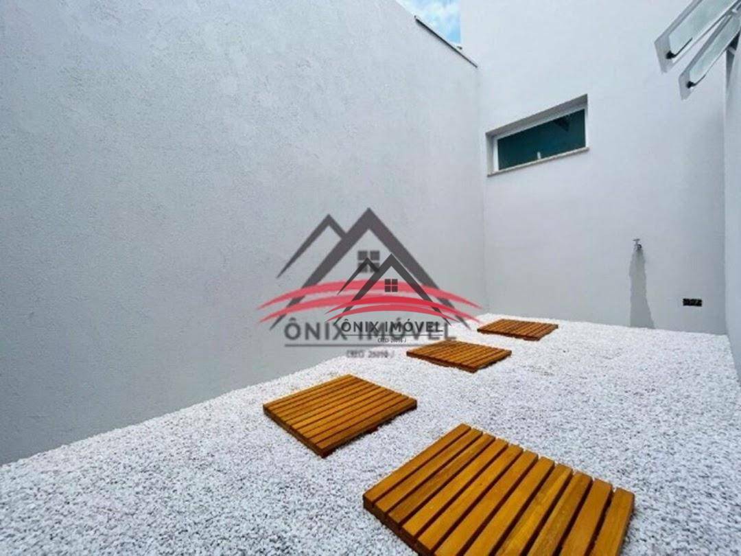 Casa de Condomínio à venda com 3 quartos, 224m² - Foto 4