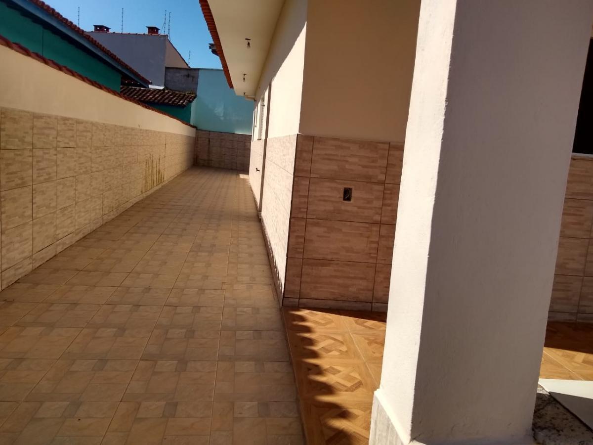 Casa à venda com 3 quartos, 336m² - Foto 4