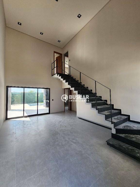 Casa de Condomínio à venda com 4 quartos, 215m² - Foto 2