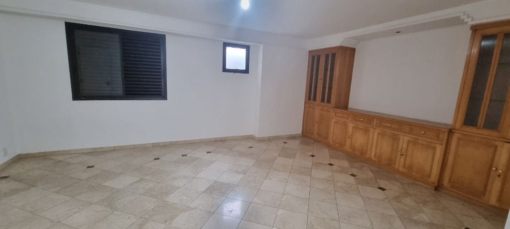 Apartamento à venda com 3 quartos, 230m² - Foto 3