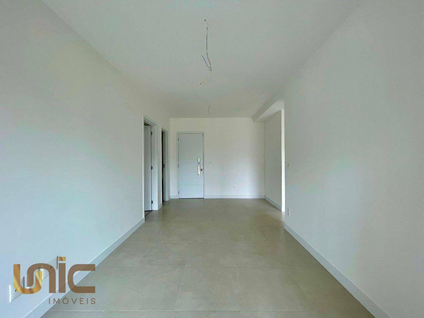 Apartamento à venda com 2 quartos, 71m² - Foto 2