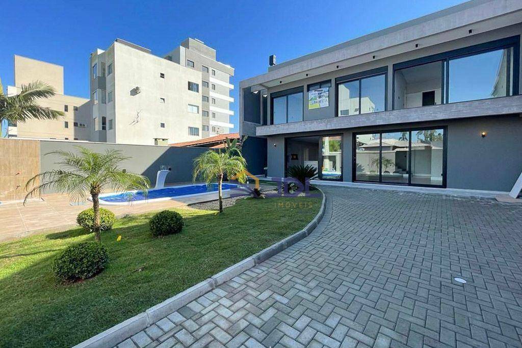 Casa de Condomínio à venda com 3 quartos, 240m² - Foto 1