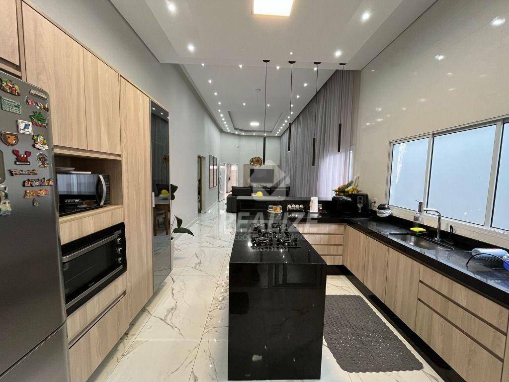 Casa à venda com 3 quartos, 210m² - Foto 11