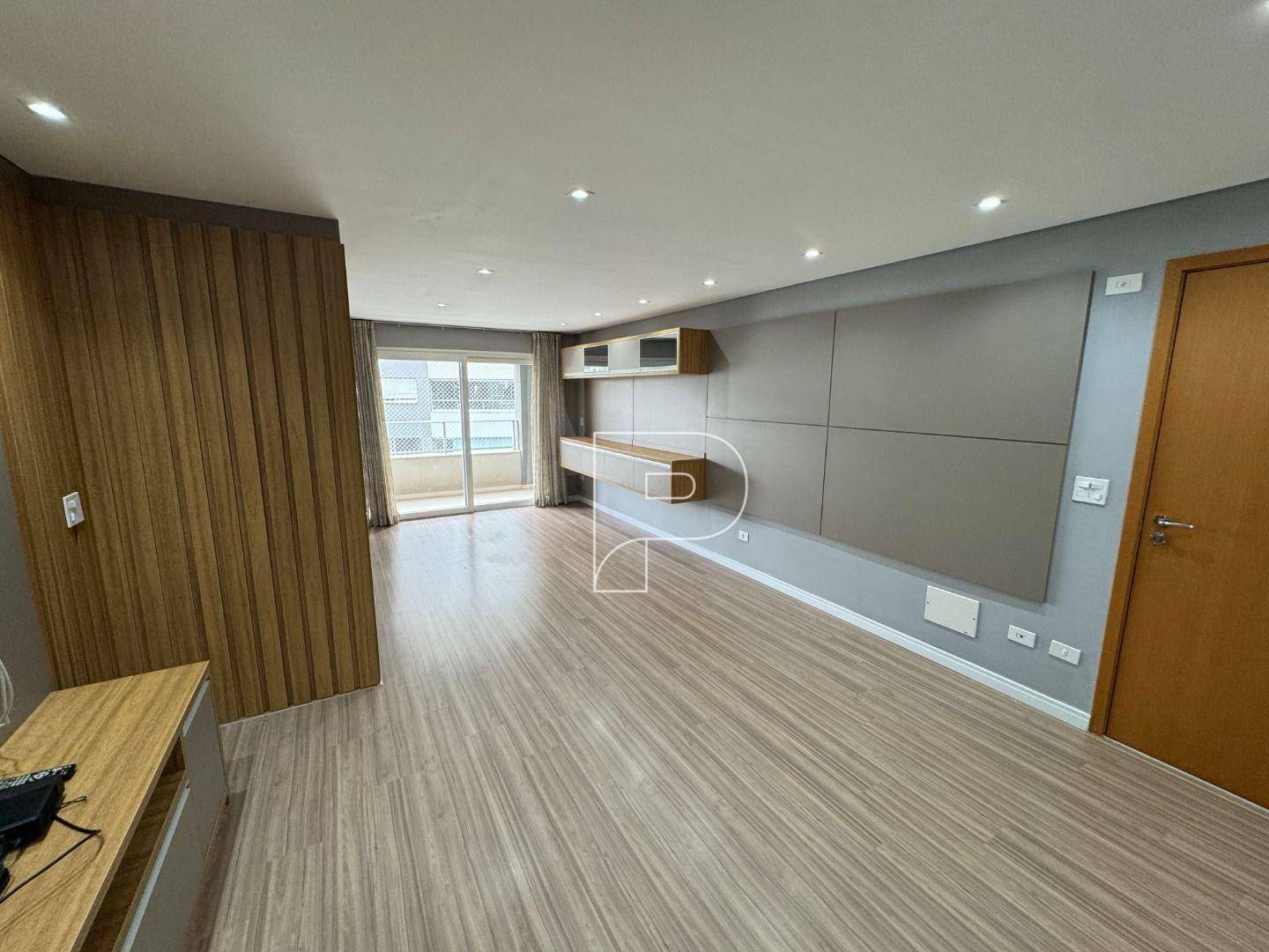 Apartamento para alugar com 3 quartos, 105m² - Foto 2