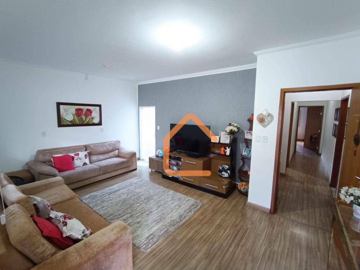 Casa à venda com 3 quartos, 230m² - Foto 1