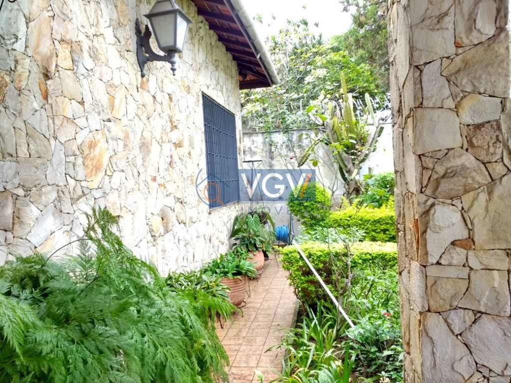 Casa à venda e aluguel com 5 quartos, 189m² - Foto 3