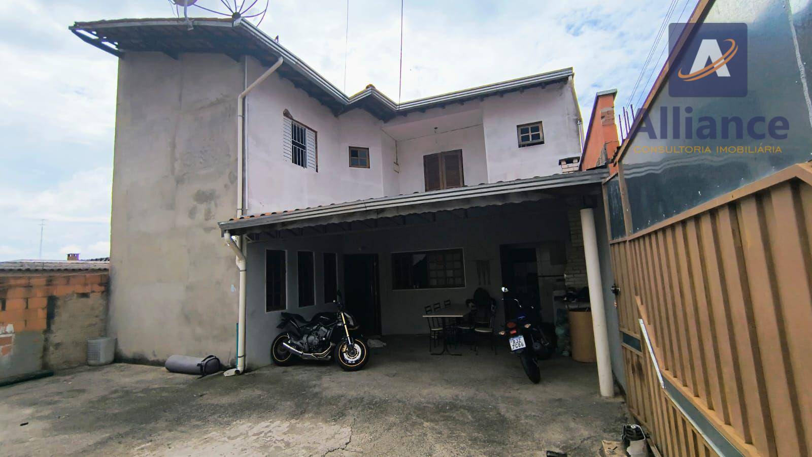 Casa à venda com 2 quartos, 80m² - Foto 1