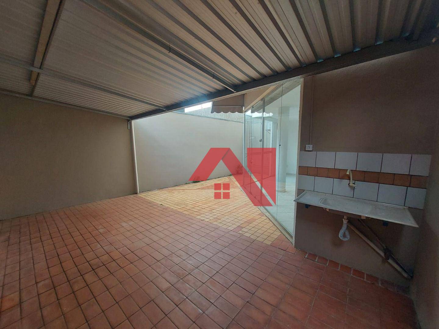 Casa para alugar com 1 quarto, 90m² - Foto 8