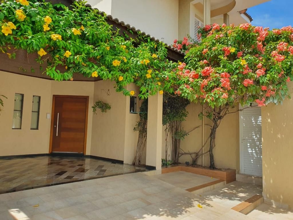 Casa à venda com 3 quartos, 350m² - Foto 2