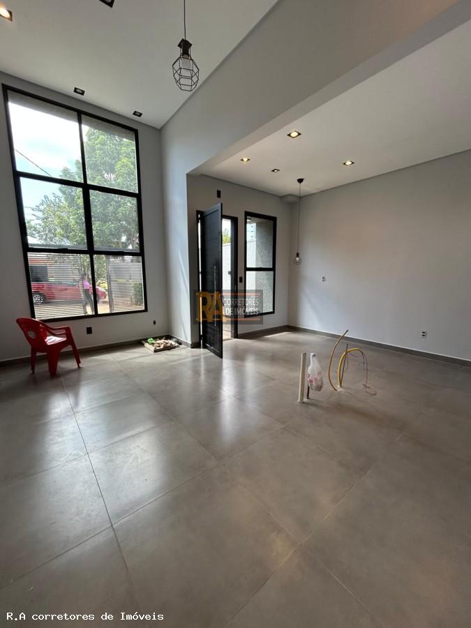 Casa à venda com 3 quartos, 180m² - Foto 4