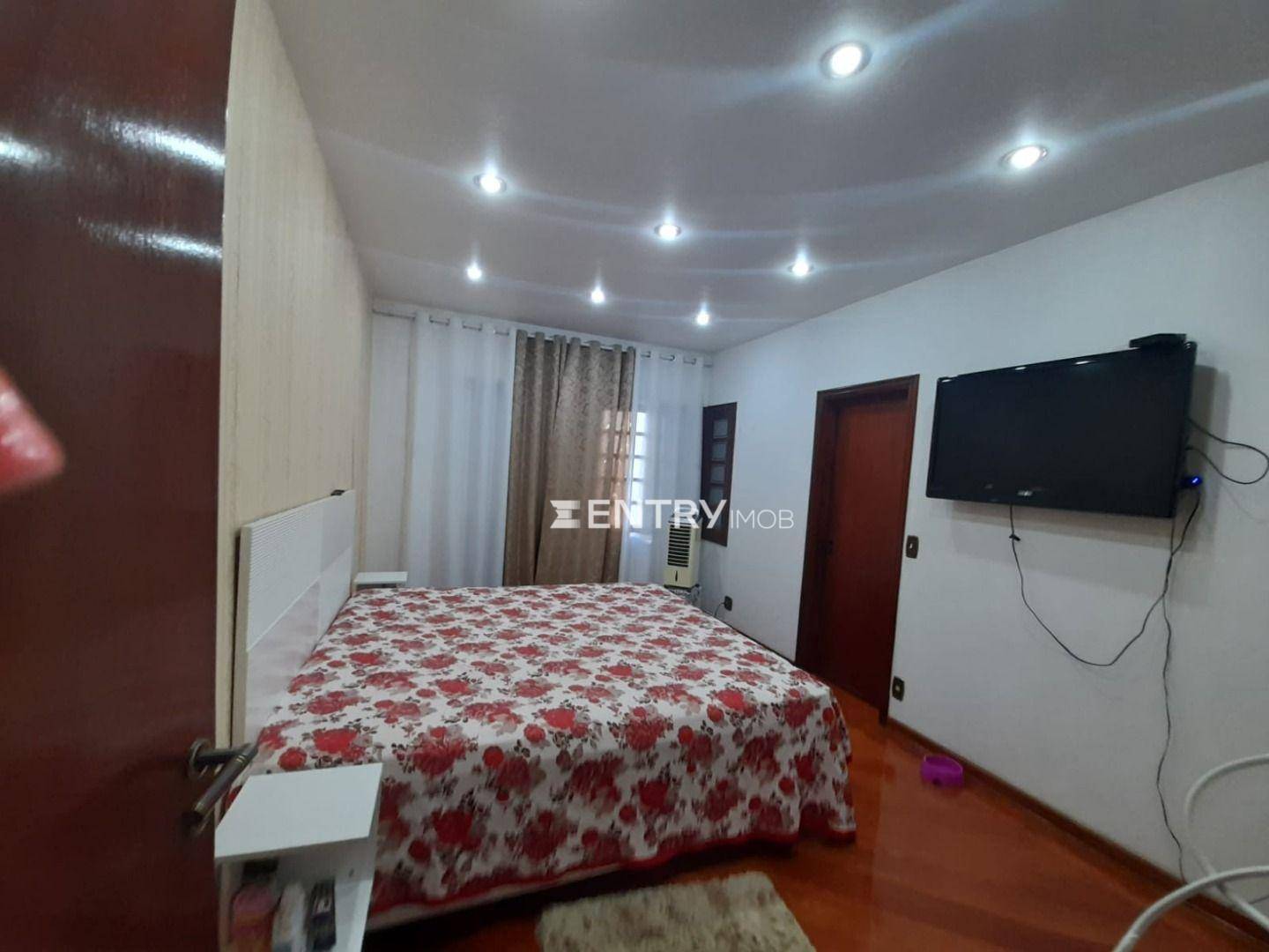 Casa à venda e aluguel com 3 quartos, 234m² - Foto 34