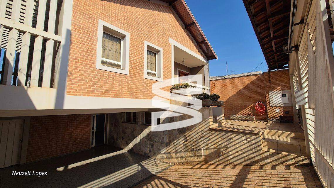 Casa à venda com 3 quartos, 224m² - Foto 2