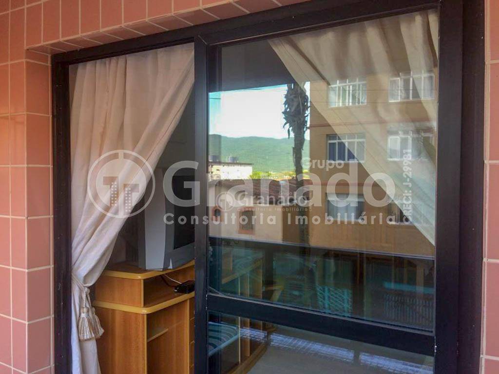 Apartamento à venda com 2 quartos, 70m² - Foto 2