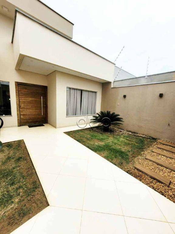 Casa à venda com 3 quartos, 178m² - Foto 1