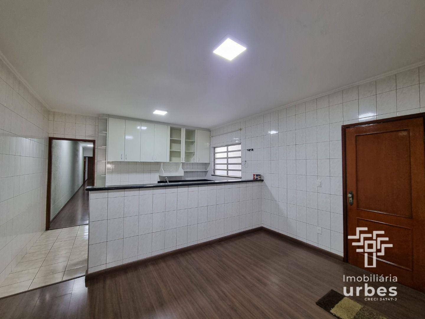 Casa à venda com 3 quartos, 210m² - Foto 4