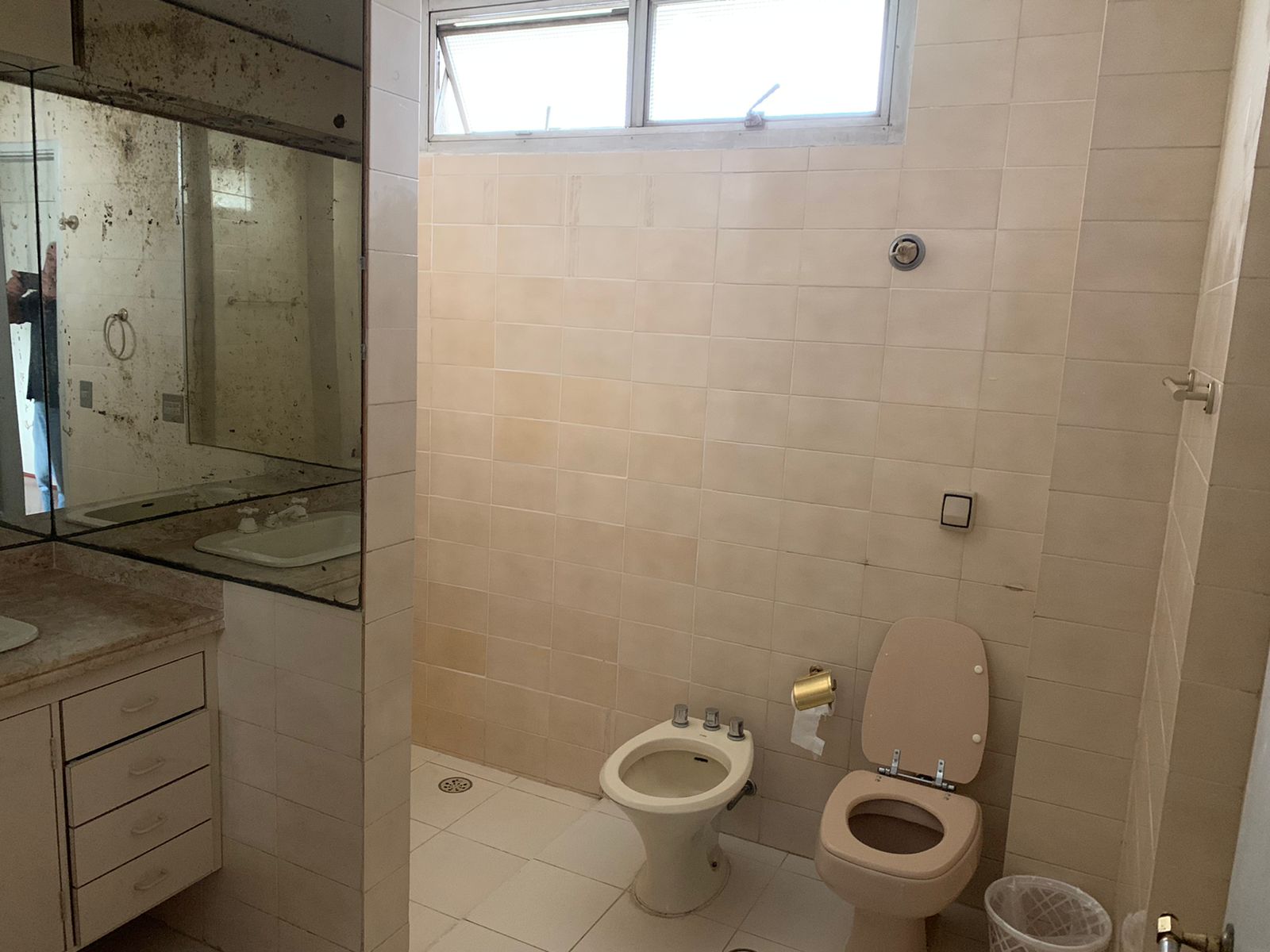 Apartamento à venda com 3 quartos, 185m² - Foto 3