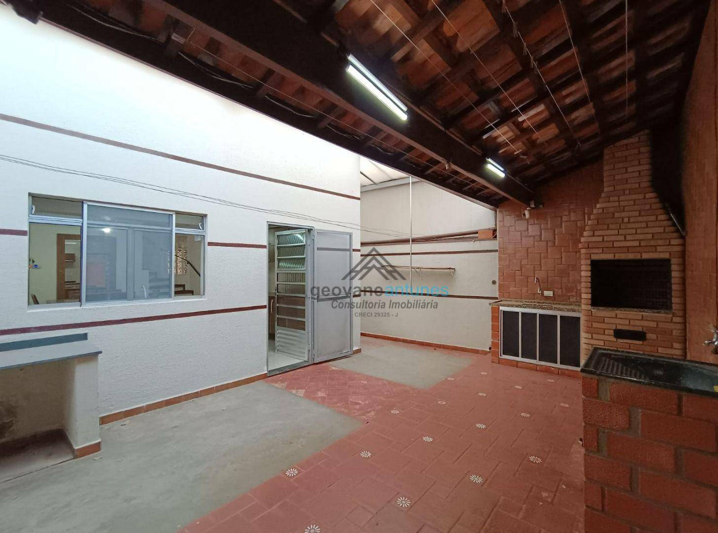 Sobrado para alugar com 3 quartos, 200m² - Foto 11