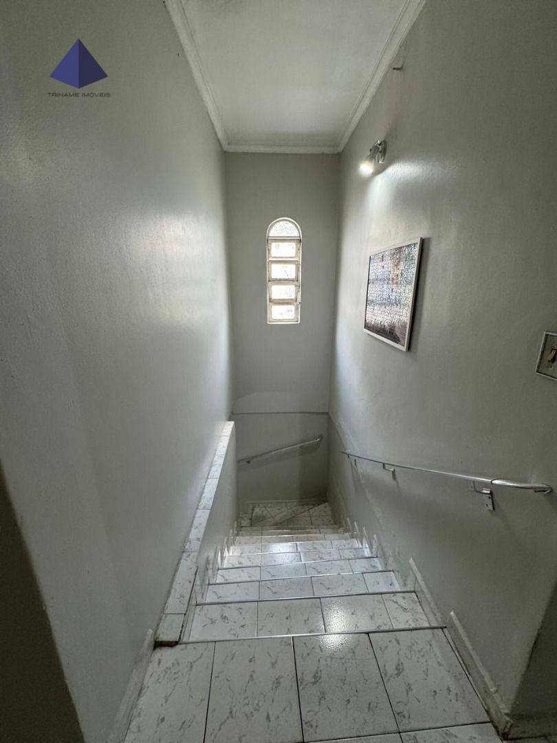 Sobrado à venda com 8 quartos, 300m² - Foto 19