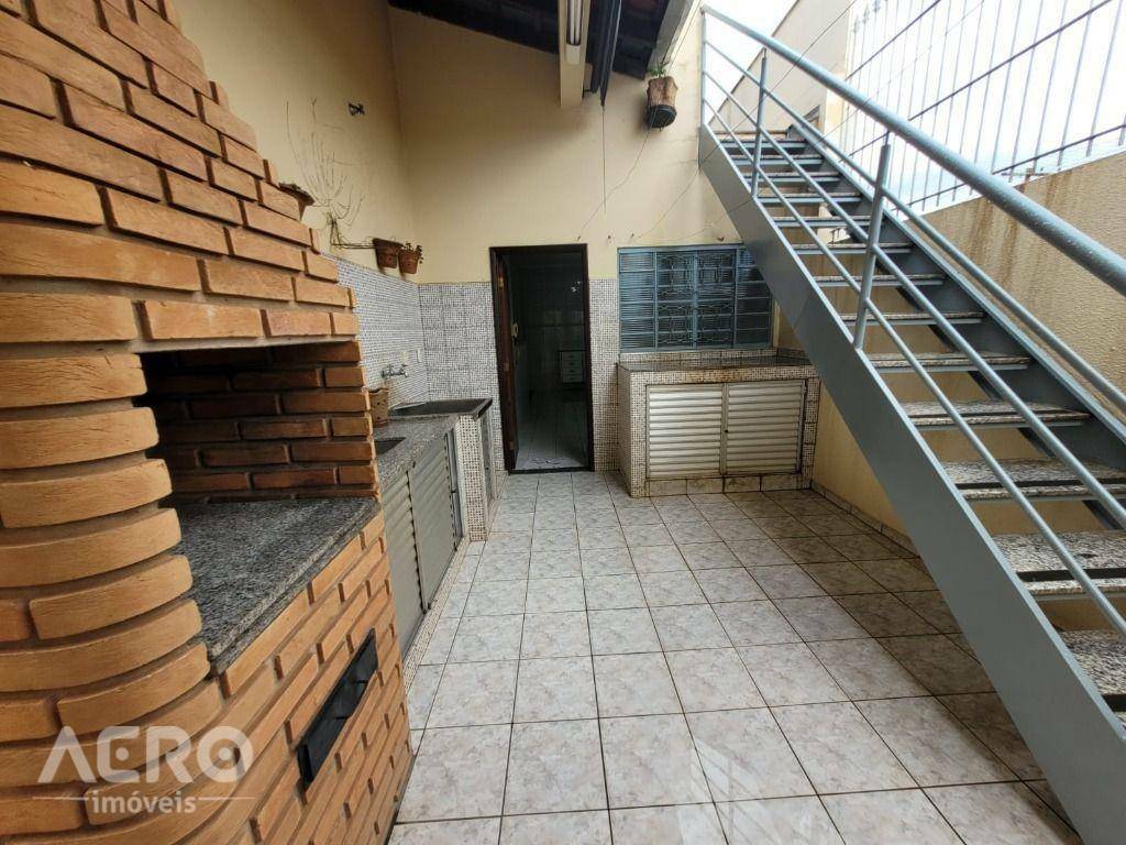 Casa à venda com 3 quartos, 172m² - Foto 11