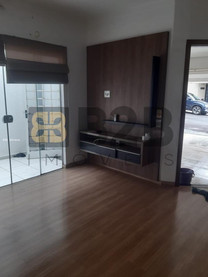 Casa à venda com 3 quartos, 150m² - Foto 2