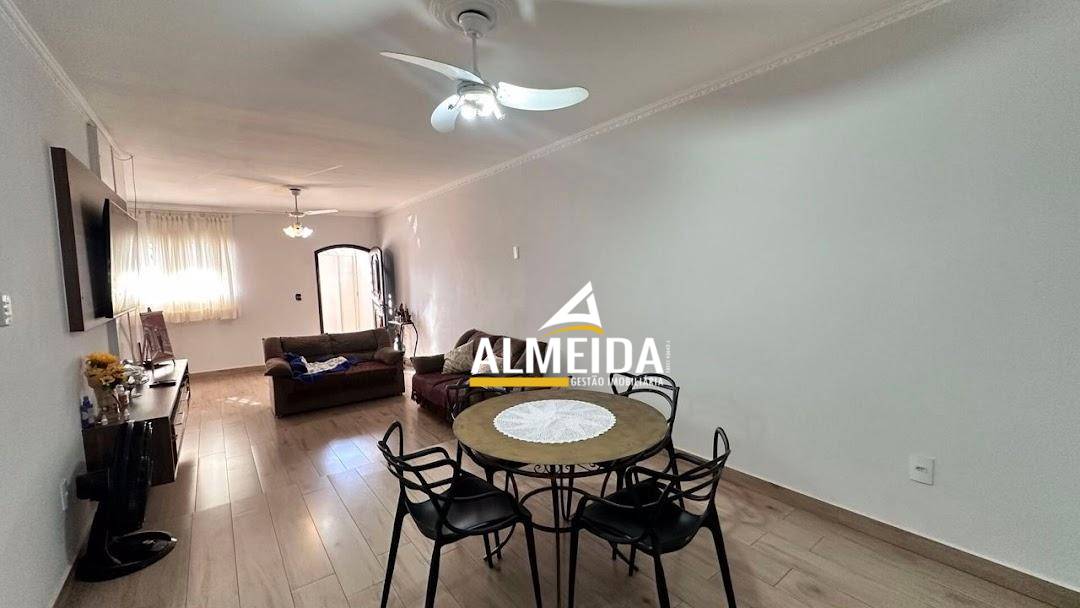 Casa, 3 quartos, 200 m² - Foto 2