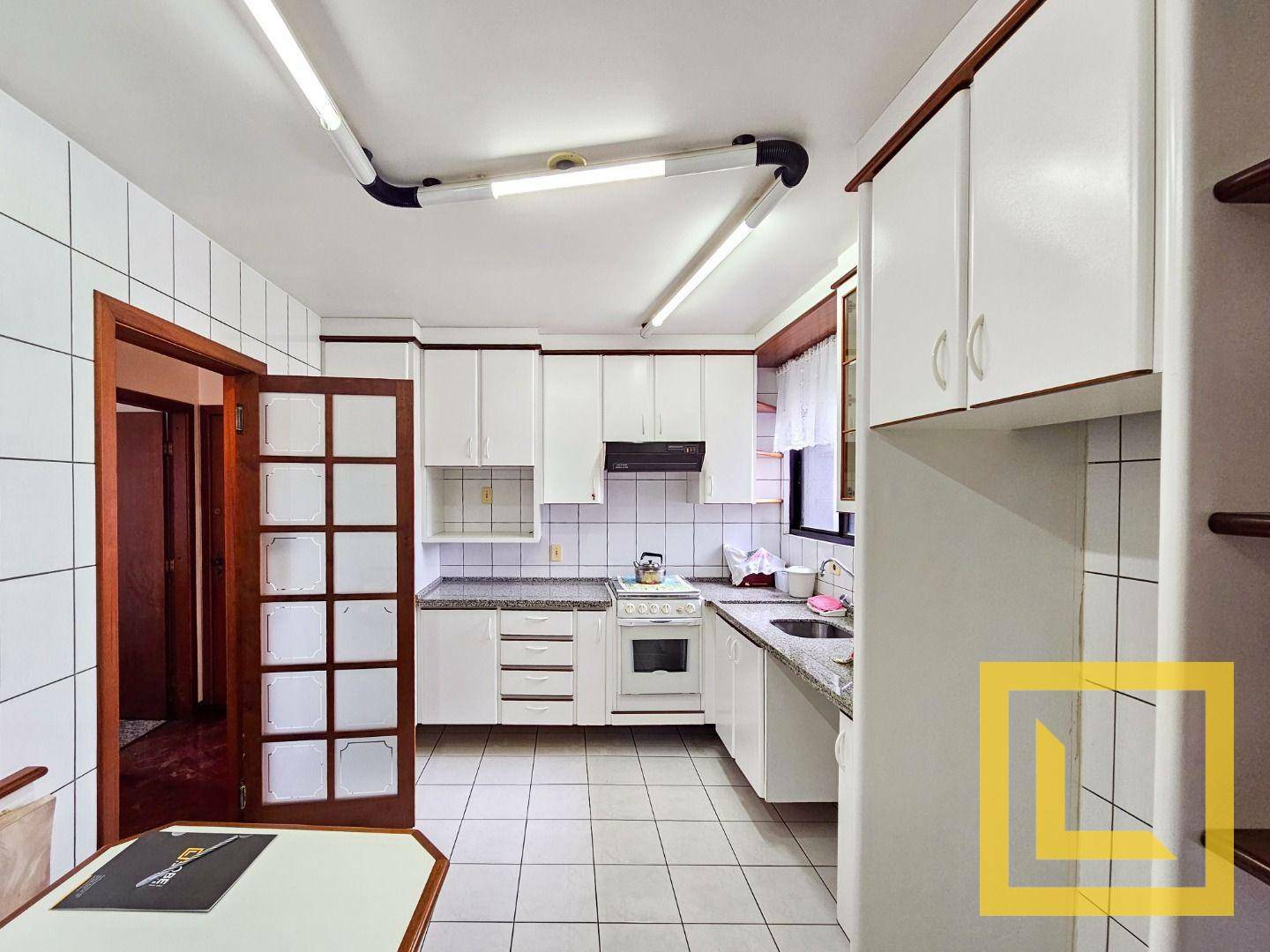 Apartamento à venda com 3 quartos, 135m² - Foto 8