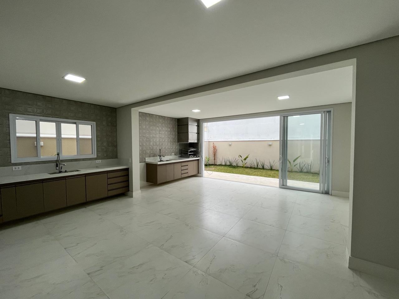 Casa de Condomínio à venda com 3 quartos, 208m² - Foto 9