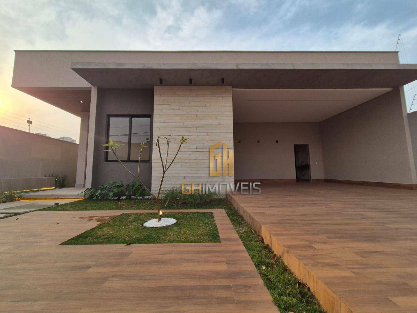 Casa à venda com 3 quartos, 207m² - Foto 1