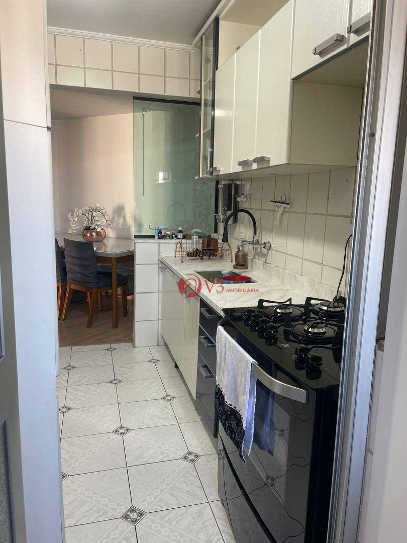 Apartamento à venda com 2 quartos, 70m² - Foto 3