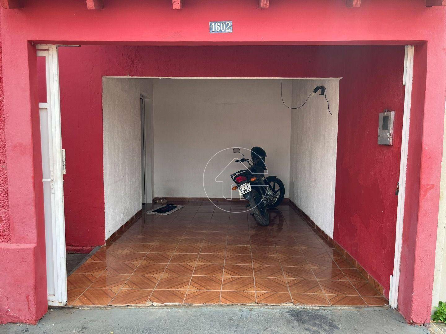 Casa à venda com 2 quartos, 100m² - Foto 2