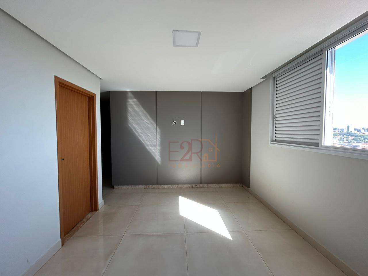 Apartamento à venda com 3 quartos, 192m² - Foto 5