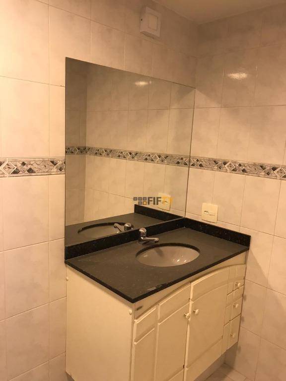 Apartamento para alugar com 3 quartos, 102m² - Foto 12