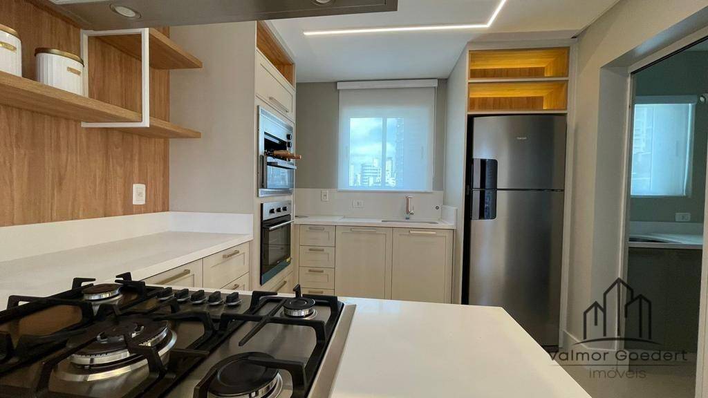 Apartamento à venda com 3 quartos, 136m² - Foto 7