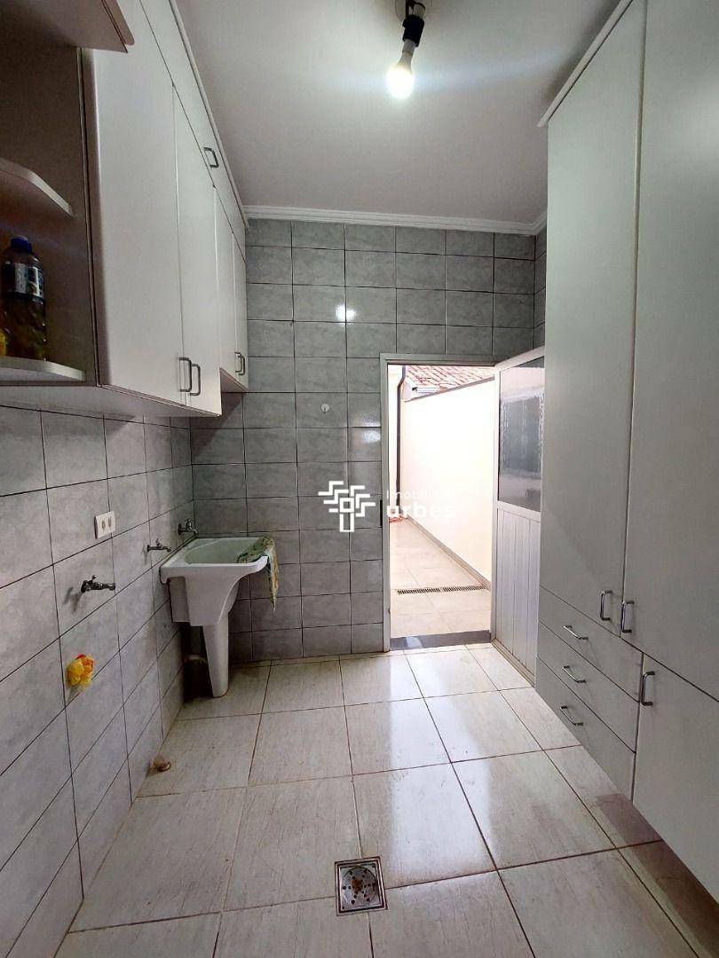 Casa para alugar com 3 quartos, 209m² - Foto 4