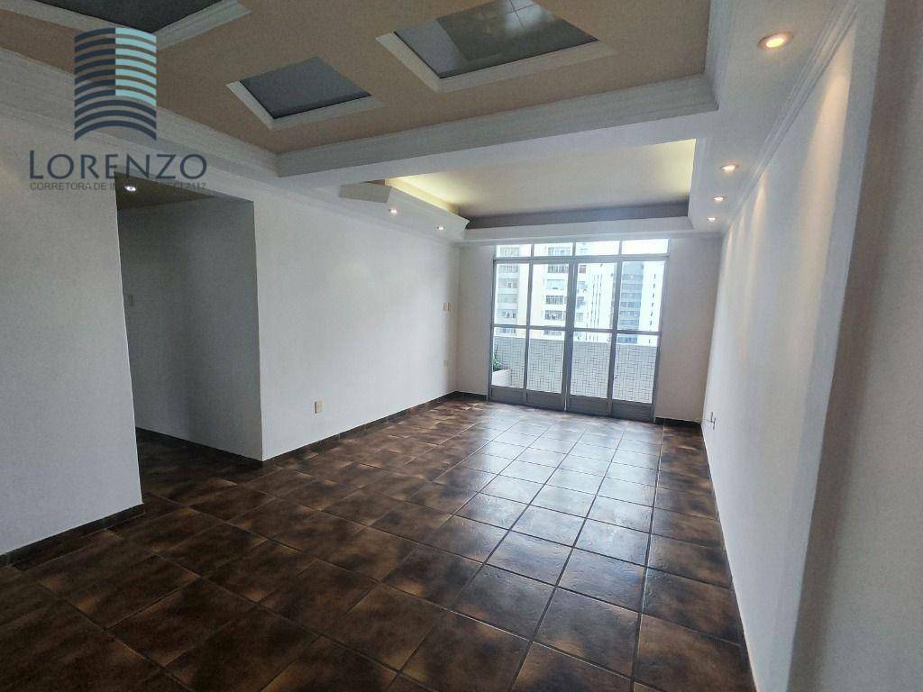 Apartamento para alugar com 3 quartos, 120m² - Foto 1