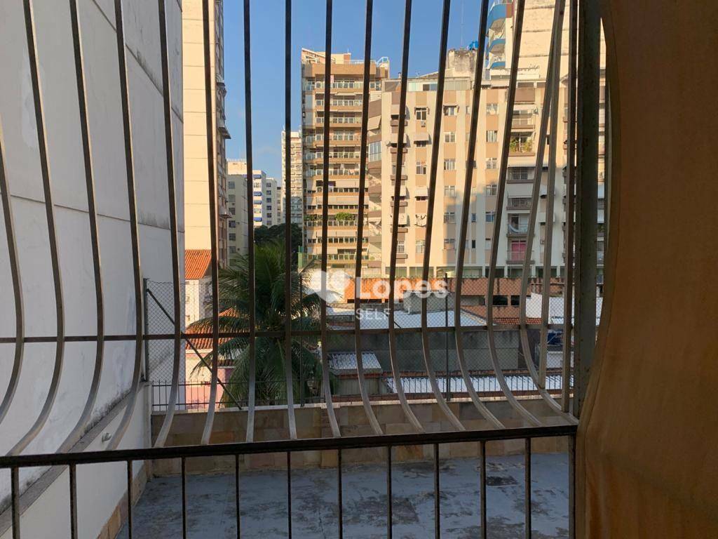 Apartamento à venda com 3 quartos, 100m² - Foto 2