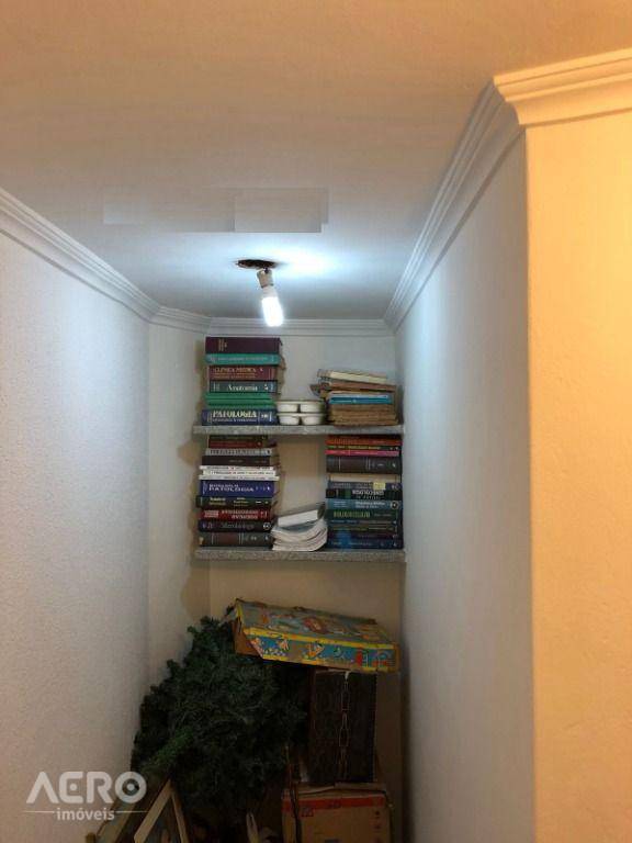 Casa à venda com 3 quartos, 200m² - Foto 7