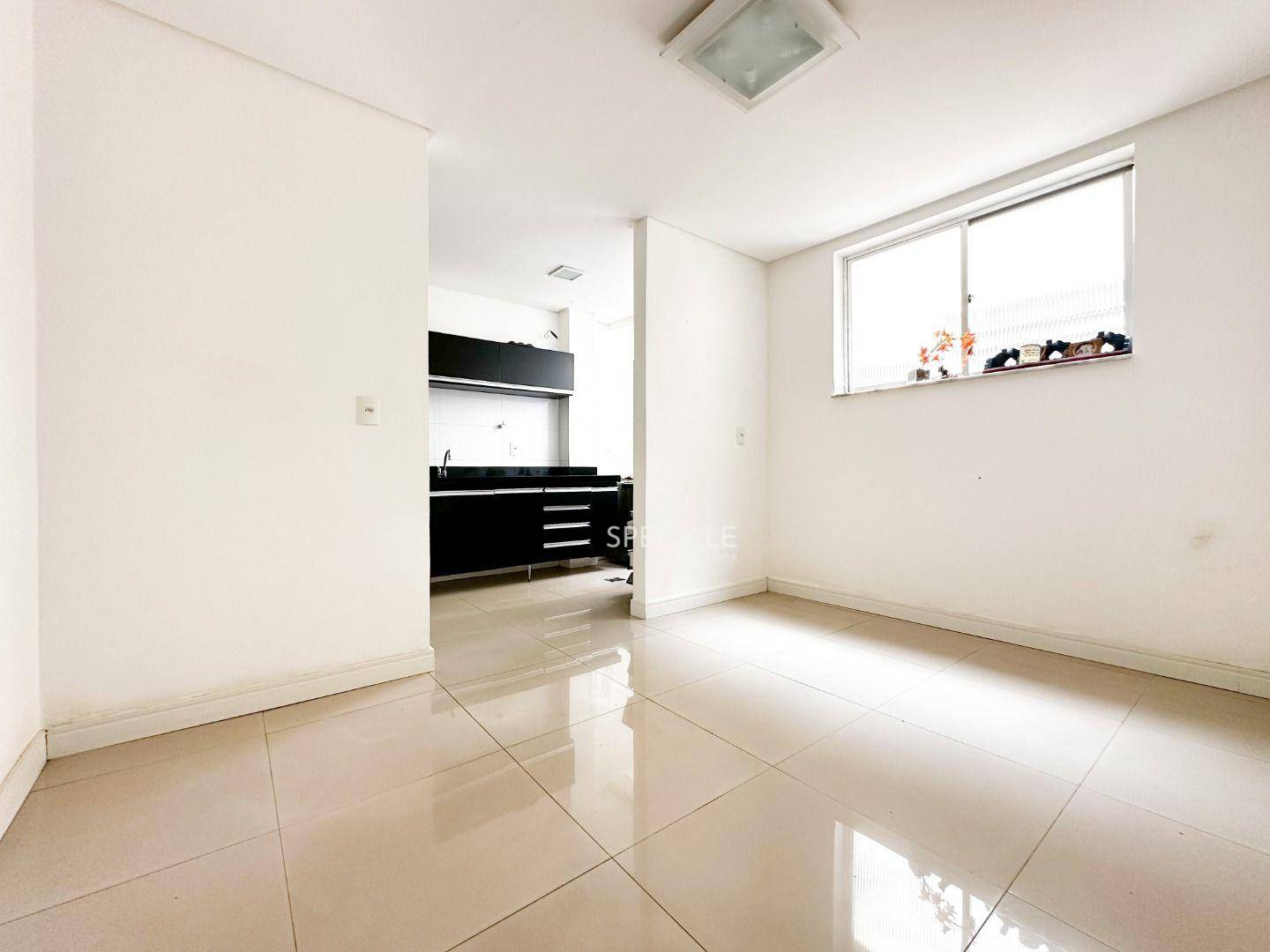 Apartamento à venda com 3 quartos, 105m² - Foto 2