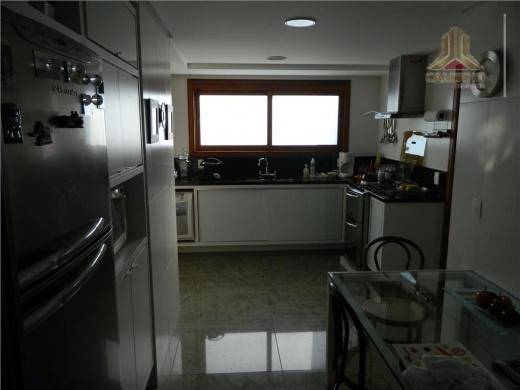 Apartamento à venda com 3 quartos, 206m² - Foto 13