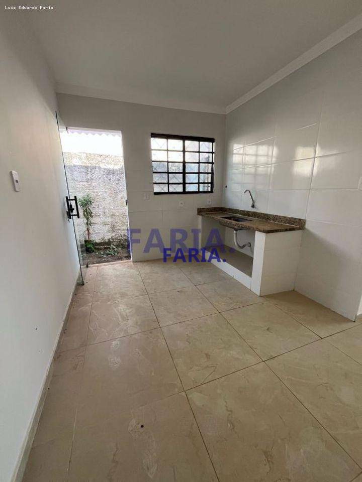 Casa à venda com 3 quartos, 180m² - Foto 4